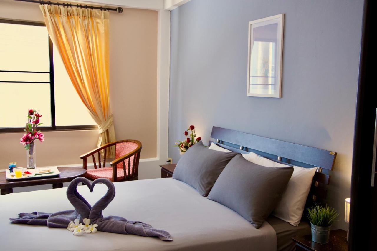 Golden Guesthouse By The Beach Cha Am Ча-Ам Екстер'єр фото